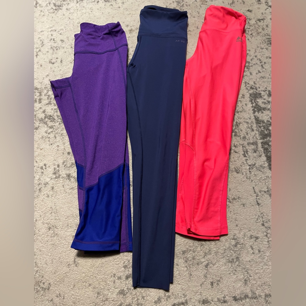 Lot of 7 workout leggings and 4 Women's Sports Bras size small - Picture 3 of 6